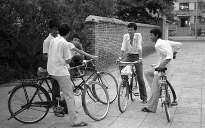 Nghe Gen Z kể chuyện bố mẹ thời đi học: Hóa ra học trò thế hệ nào cũng 'nhất quỷ nhì ma' cả thôi! Ảnh 2