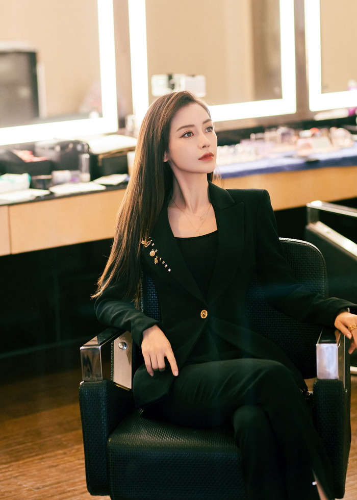 Thần thái không đùa được đâu của vợ Huỳnh Hiểu Minh