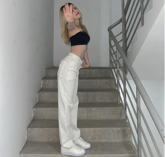 Thiều Bảo Trâm mặc croptop khoe cơ bụng đẹp hết nấc, fans tha hồ mà tấm tắc Ảnh 7