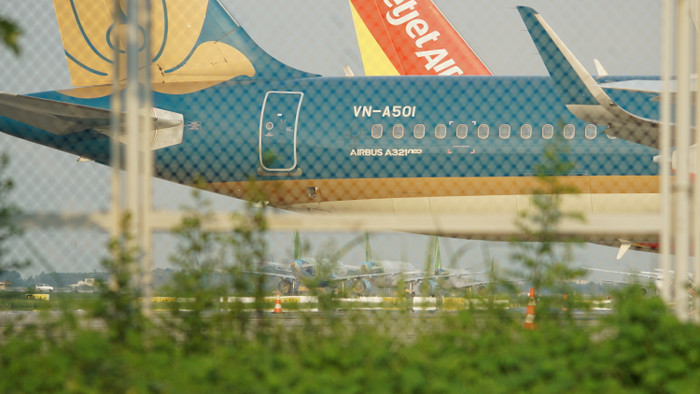 Ảnh: Hàng loạt máy bay 'nằm la liệt' tại sân bay Nội Bài do ảnh hưởng của dịch Covid-19 Ảnh 10