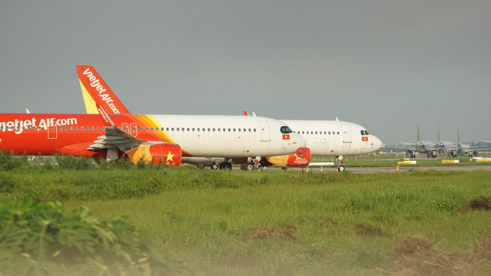 Những chiếc máy bay 'nằm la liệt' tại sân bay Nội Bài.