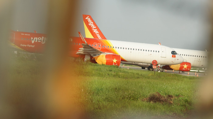 Ảnh: Hàng loạt máy bay 'nằm la liệt' tại sân bay Nội Bài do ảnh hưởng của dịch Covid-19 Ảnh 7