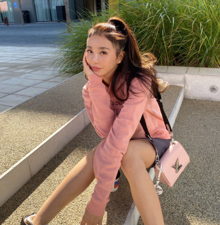 Joannazheng - cô gái bị đồn có quan hệ tình cảm với Ngô Diệc Phàm.