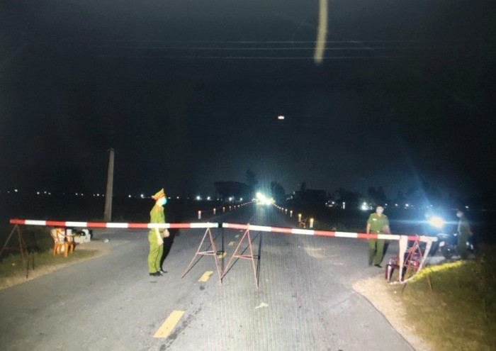 Phong tỏa tại khu vực xã Tùng Lộc vào tối 19/8.