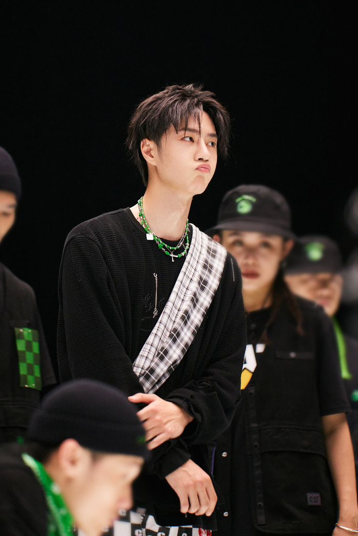 Vương Nhất Bác tăng độ khó cho chính mình, nhảy hơn 30 lần liên tiếp mới chịu! Ảnh 8