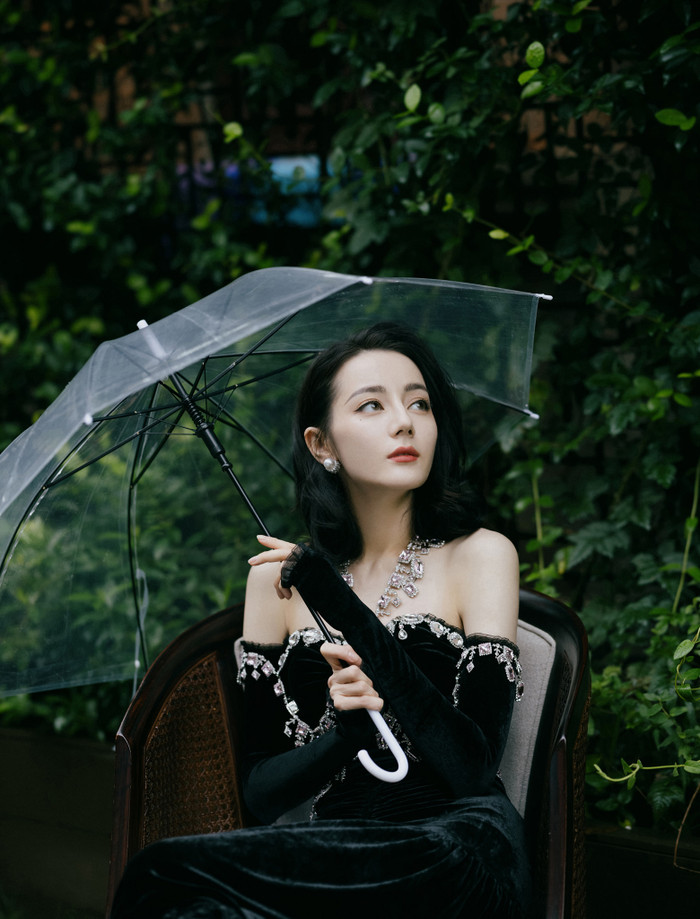 Công việc bận rộn nên mỗi khi có thời gian rảnh cô thường ở nhà với gia đình của mình thay vì ra ngoài đi chơi