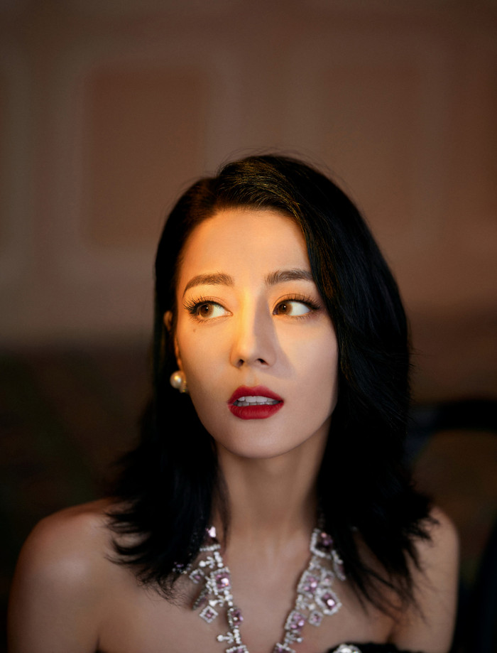 Địch Lệ Nhiệt Ba tự nhận mình là người xấu nhất nhà, bất ngờ dữ vậy? Ảnh 11