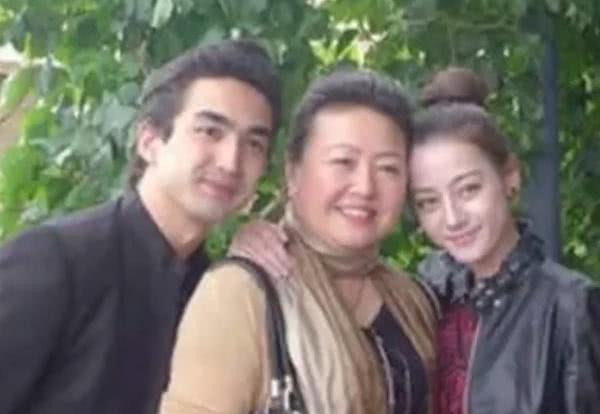 Địch Lệ Nhiệt Ba tự nhận mình là người xấu nhất nhà, bất ngờ dữ vậy? Ảnh 13