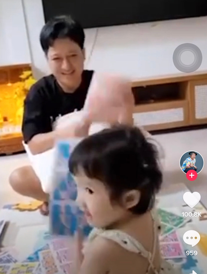Hiếm hoi gương mặt của con gái diễn viên Nhã Phương được lộ diện.
