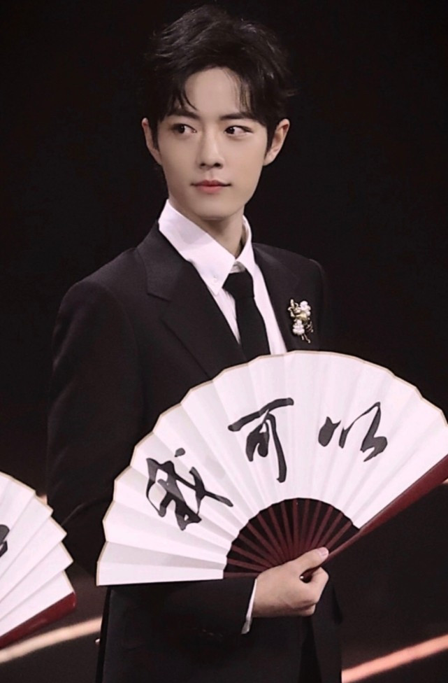 Những ngôi sao được cánh săn ảnh đảm bảo đời tư trong sạch: Tiêu Chiến được gọi tên Ảnh 4