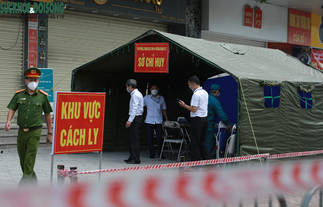 Khu vực cách ly chống dịch COVID-19 tại toà nhà chung cư HH4C - Quận Hoàng Mai, Hà Nội. Ảnh Lê Bảo