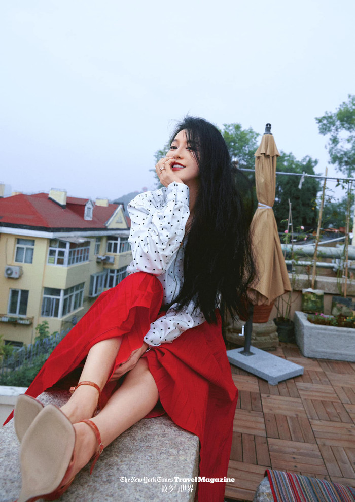 Phạm Băng Băng ưu tiên cho những kiểu trang phục casual cho lần xuất hiện này trên tạp chí