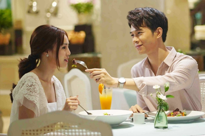 Khánh từng rất yêu thương, săn sóc Linh, nghĩ cái bầu trong bụng cô là con của mình.