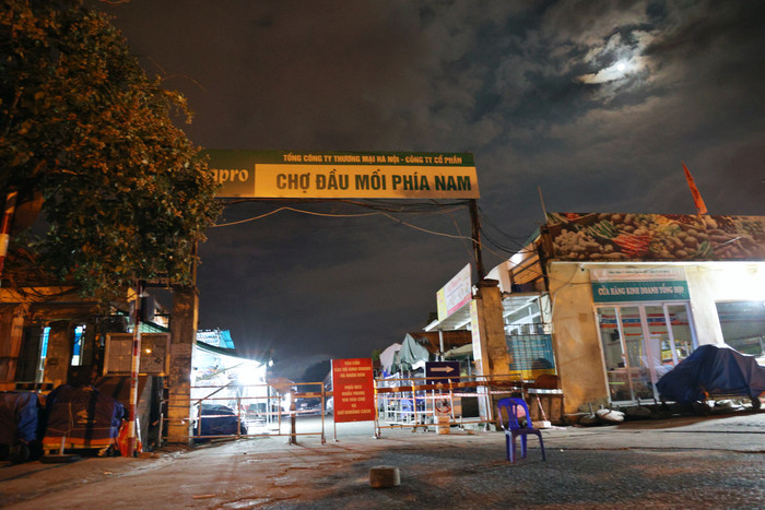 Chợ đầu mối phía Nam hoạt động trở lại sau thời gian tạm nghỉ chống dịch.