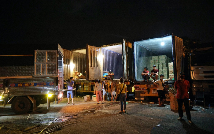 'Ngày trở lại' của chợ đầu mối phía Nam: Tất bật trong đêm sau thời gian nghỉ chống dịch Ảnh 2