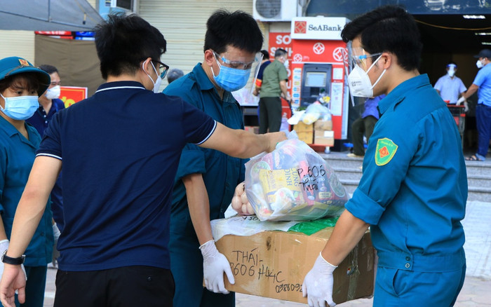 Cách ly 14 ngày chung cư HH4C Linh Đàm, tiếp tế nhiều tấn thực phẩm tận nhà cho cư dân Ảnh 2