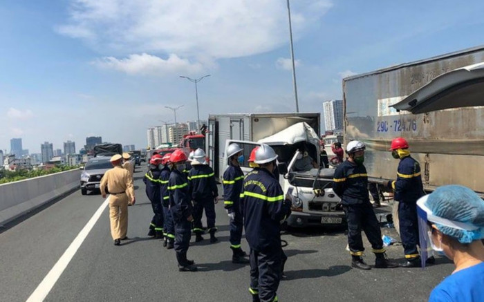 Hàng chục công an cắt cabin giải cứu nam tài xế mắc kẹt sau tai nạn Ảnh 2