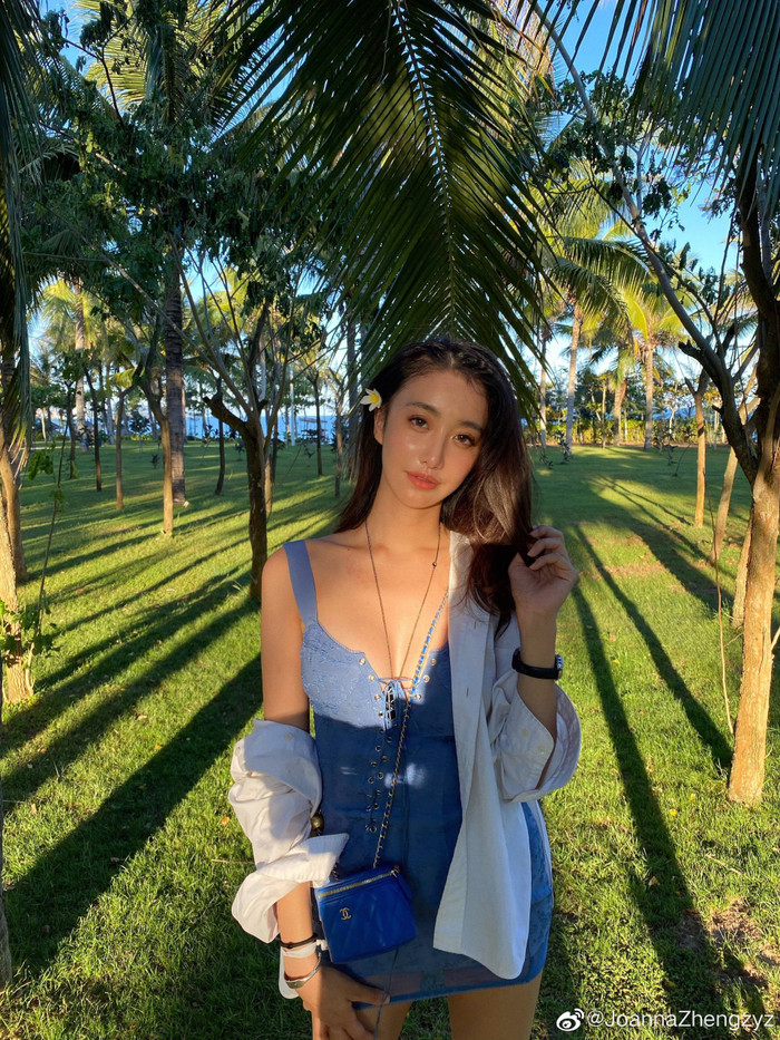 Nhan sắc 'bốc lửa' của hotgirl Joanna Zheng.