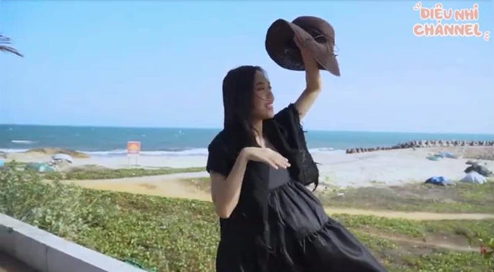 Lật giở loạt khoảnh khắc này mới thấy, Diệu Nhi quả không phải dạng vừa trong chuyện mặc đồ giấu dáng. 