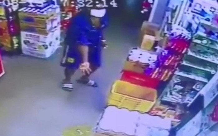 Người đàn ông đập trứng, chửi tục nhân viên siêu thị khi bị nhắc đeo khẩu trang Ảnh 2