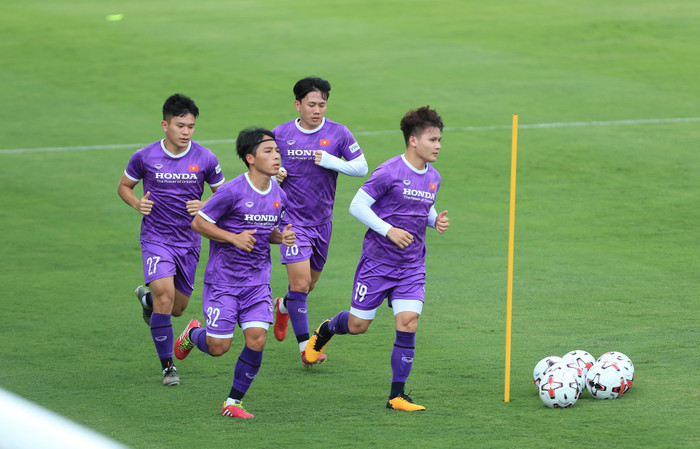Minh Vương chấn thương ở trận đấu tập với U22 Việt Nam.