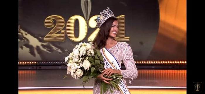 Cô là một người mẫu, Hoa hậu và nhà thiết kế, sở hữu cả một thương hiệu riêng tại quê nhà. 