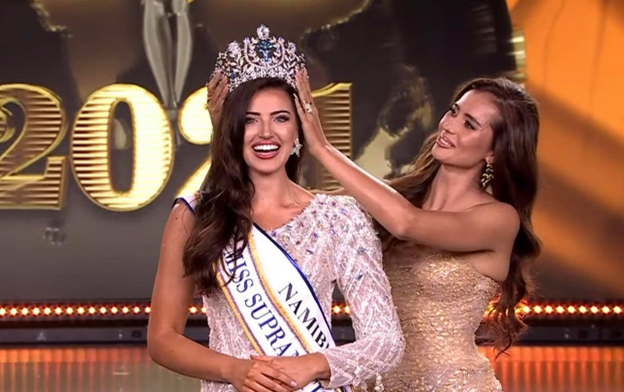 Khoảnh khắc đăng quang của Chanique Rabe - Miss Supranational 2021.