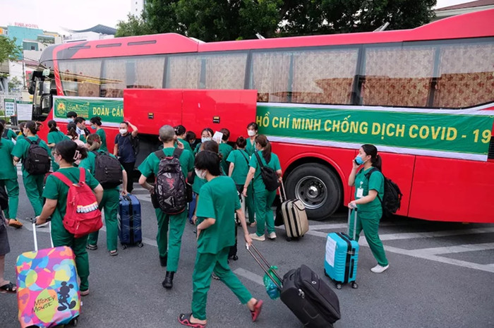 Chỉ sau 12h huy động đã có 1.500 thầy cô và sinh viên Trường Cao đẳng y tế Bạch Mai tình nguyện lên đường vào TP HCM chống dịch COVID-19 Ảnh: Trần Minh