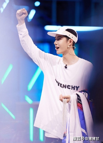 Vương Nhất Bác - Lay: Tình anh em chắc có bền lâu vì quán quân mùa 3 Street Dance of China Ảnh 3