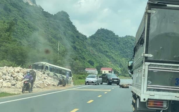 Một người tử vong sau va chạm giữa xe khách và xe máy trên quốc lộ 1 ở Lạng Sơn Ảnh 2