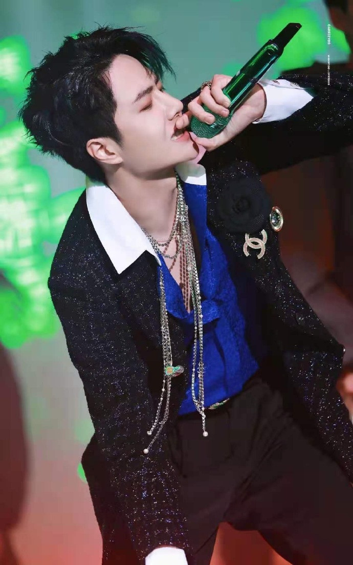 Từ thực tập sinh vô danh, Vương Nhất Bác dùng 10 năm để thay đổi vận mệnh của mình Ảnh 6