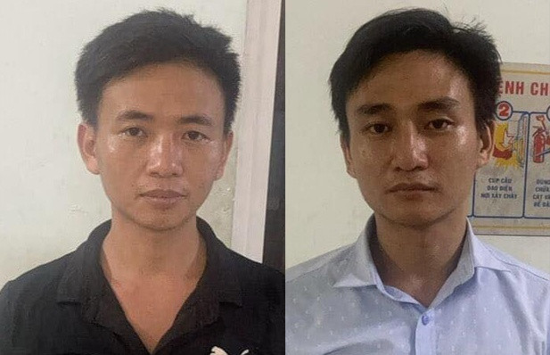 Đức Hào, Đức Anh bị cảnh sát tạm giữ về hành vi Làm giả con dấu, tài liệu của cơ quan, tổ chức. Ảnh: T.K./Zing