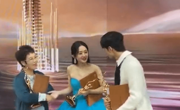 Triệu Lệ Dĩnh từng rất năng nổ, giới thiệu người này người kia cho Vương Nhất Bác.