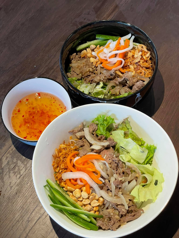 Bún bò xào đậm chất  Nam bộ với đậu phộng