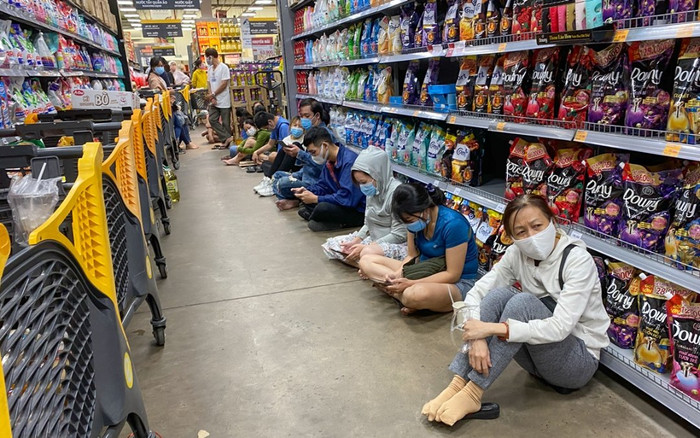 Nhiều siêu thị tại TP.HCM vẫn mở cửa kể từ 23/8, người dân thực hiện cách thức mua sắm như thế nào? Ảnh 2