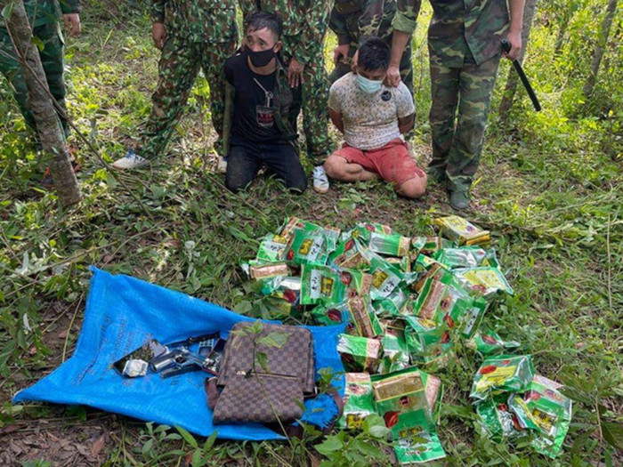 Hai đối tượng được bắt giữ.