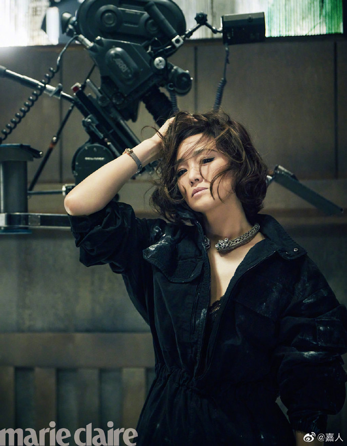 Nữ diễn viên trông thật high fashion với các set đồ gam màu trung tính