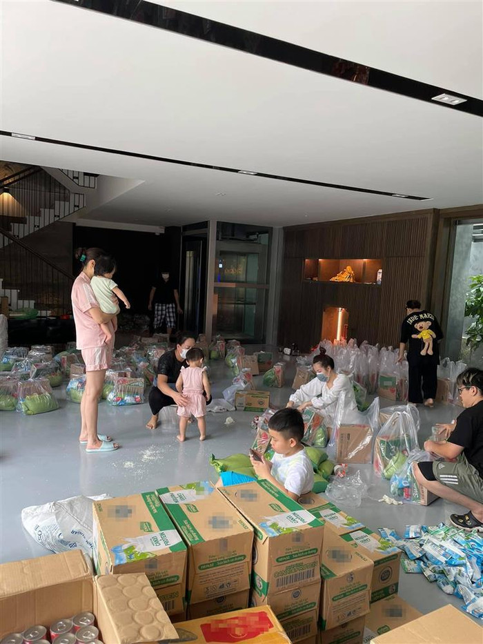 Biệt thự triệu đô của Cường Đô La bỗng chốc biến thành kho hàng