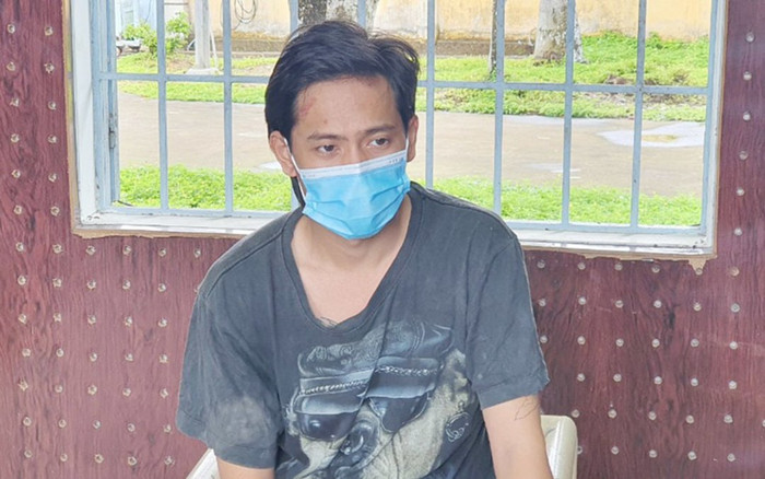 Trèo rào vào khu vực đang phong tỏa thăm bạn gái, nam thanh niên tấn công công an khi bị truy đuổi Ảnh 2