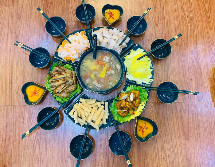 Một bữa ăn luôn được cô chuẩn bị với nhiều món đa dạng và sắp xếp trông bắt mắt như thế này.