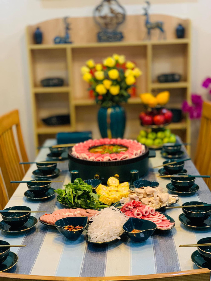 Bà xã 'Quả bóng vàng 2008' Dương Hồng Sơn khiến nhiều người ngưỡng mộ trước khả năng nấu nướng của mình.