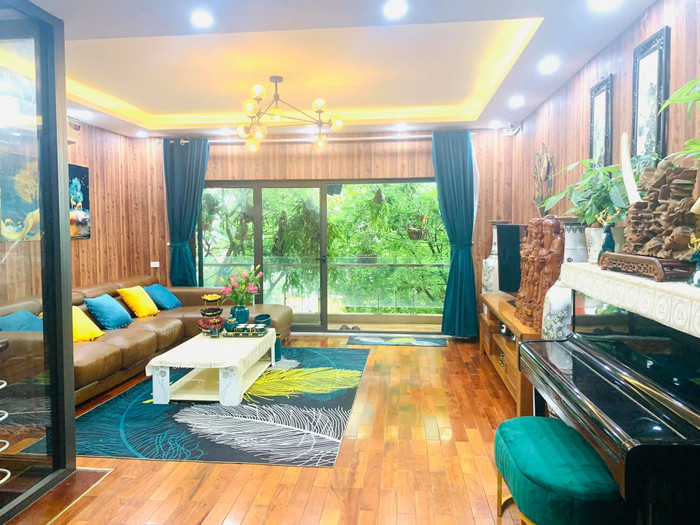 Ai nấy đều xuýt xoa trầm trồ trước không gian và nội thất trong căn biệt thự của vợ chồng cựu danh thủ.