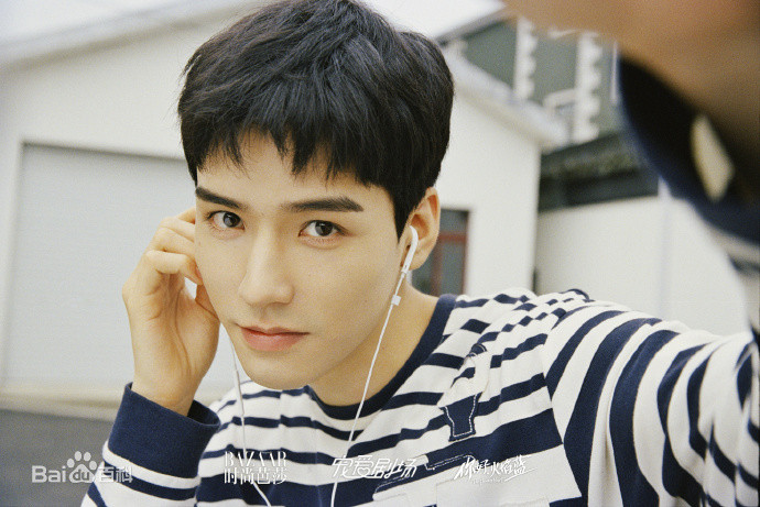 Top 10 nghệ sĩ lên hotsearch nhiều nhất nửa đầu 2021: Cung Tuấn lấn át Tiêu Chiến - Vương Nhất Bác Ảnh 9