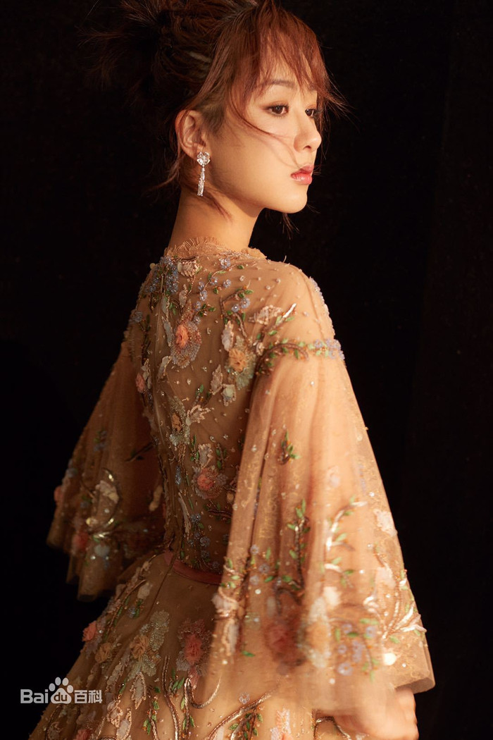 Top 10 nghệ sĩ lên hotsearch nhiều nhất nửa đầu 2021: Cung Tuấn lấn át Tiêu Chiến - Vương Nhất Bác Ảnh 21