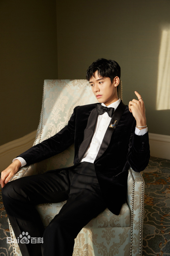 Top 10 nghệ sĩ lên hotsearch nhiều nhất nửa đầu 2021: Cung Tuấn lấn át Tiêu Chiến - Vương Nhất Bác Ảnh 4