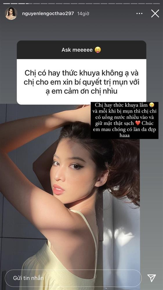 Một trong những bí quyết để trị mụn của người đẹp là uống nhiều nước, đồng thời giữ da sạch sẽ, tránh mụn lây lan...