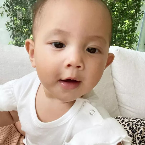 Bức ảnh tự 'selfie' lần thứ 2 của nàng công chúa nhỏ đã tiến bộ rõ rệt.