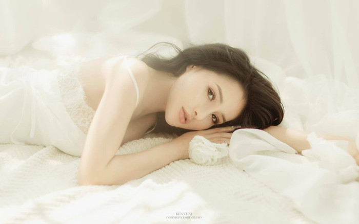 Đăng ảnh 'giường chiếu', Ngân 98 đốn tim fan với vẻ đẹp mong manh mê hoặc lòng người Ảnh 2