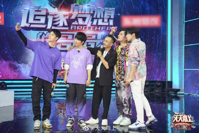 Vương Nhất Bác cũng là MC của Thiên thiên hướng thượng.