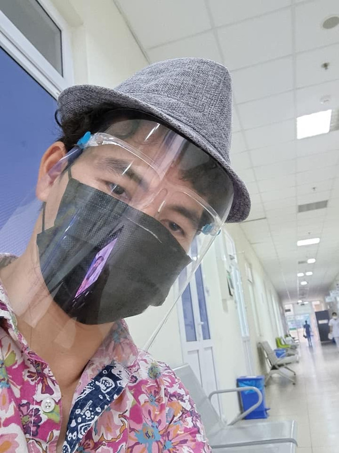 Xuân Bắc gây hoang mang khi chia sẻ triệu chứng cảm sốt, đang chờ kết quả xét nghiệm COVID-19